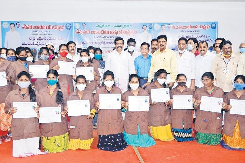 గల్ఫ్‌ బాధితులుగా మారకూడదనే..