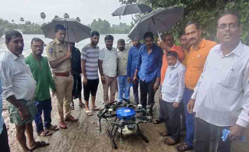 మంజీరను దాటుకొని మందులొచ్చినయ్‌..