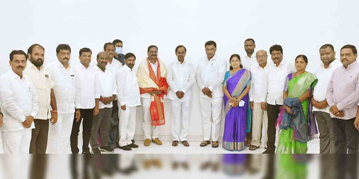 సీఎం కేసీఆర్‌ను కలిసిన నార్ముల్‌ డెయిరీ పాలకవర్గం