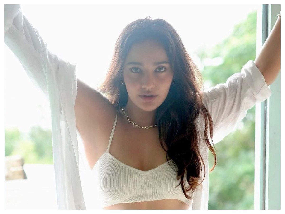 Neha Sharma | నేహా శర్మ బ్యూటిఫుల్ ఫిక్స్‌