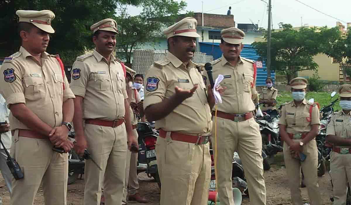 నిర్మల్‌లో కార్డన్‌ సెర్చ్‌.. పెద్ద ఎత్తున వాహనాలు సీజ్‌