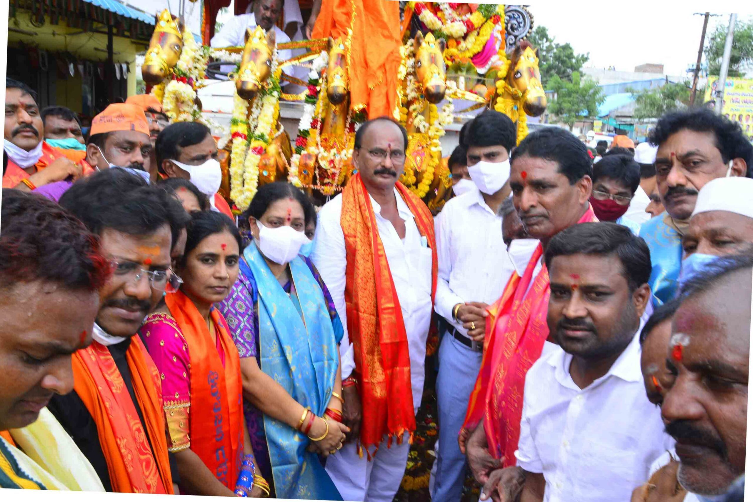 అంగరంగ వైభవంగా కొనసాగిన గణేశ్‌ శోభాయాత్ర