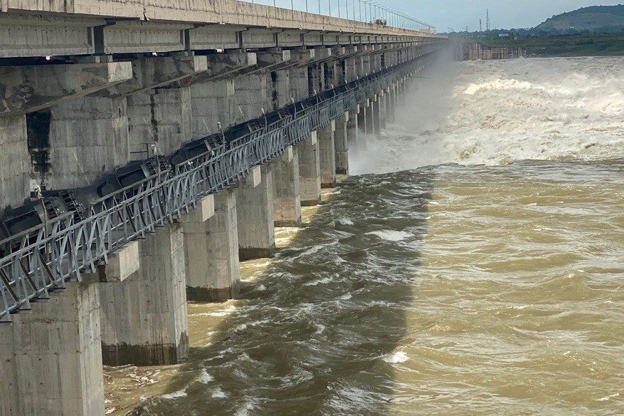 ఎల్లంపల్లిలో 40 గేట్లు ఎత్తిన అధికారులు