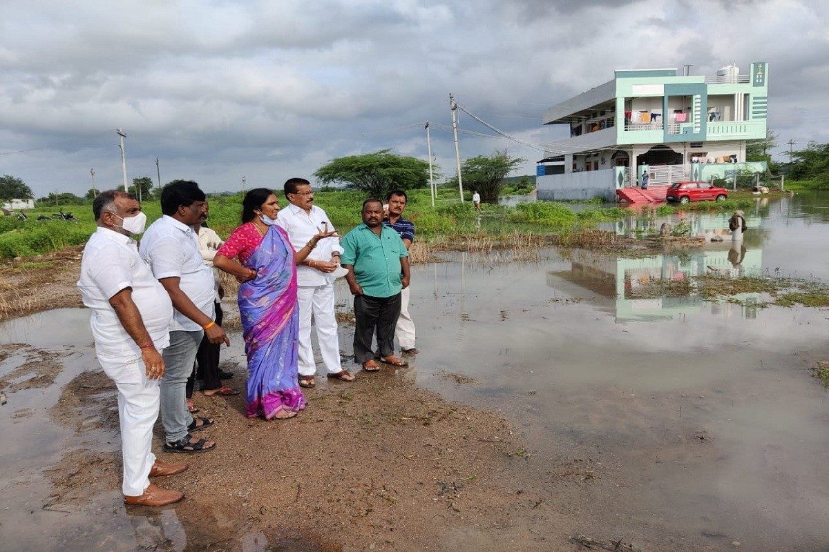 బృందావన్‌ కాలనీని సందర్శించిన ఎమ్మెల్యే పద్మాదేవేందర్‌రెడ్డి