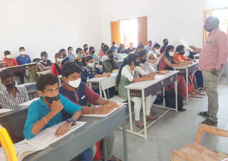 గాడిన చదువులు