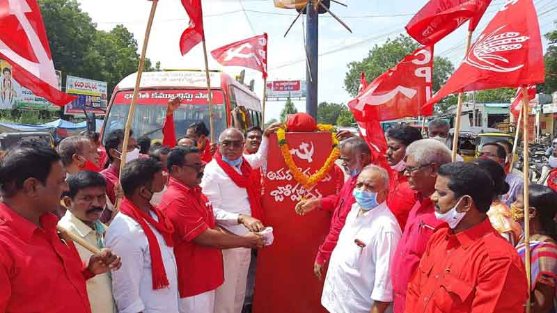 పోరాటాలతోనే హక్కులు సాధ్యం