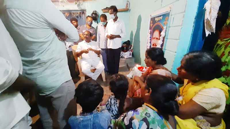 బాధిత కుటుంబాలకు పరామర్శ