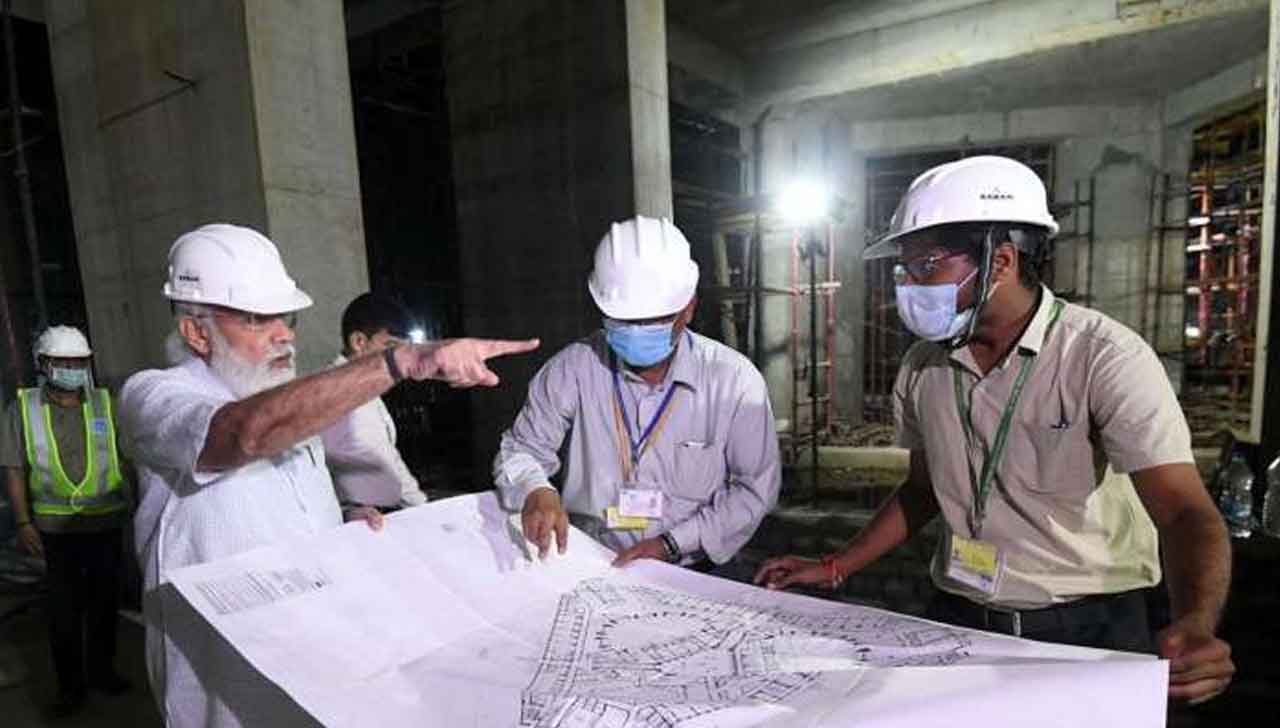 సెంట్ర‌ల్ విస్టా ప‌నులు అక‌స్మికంగా త‌నిఖీ చేసిన ప్ర‌ధాని మోదీ