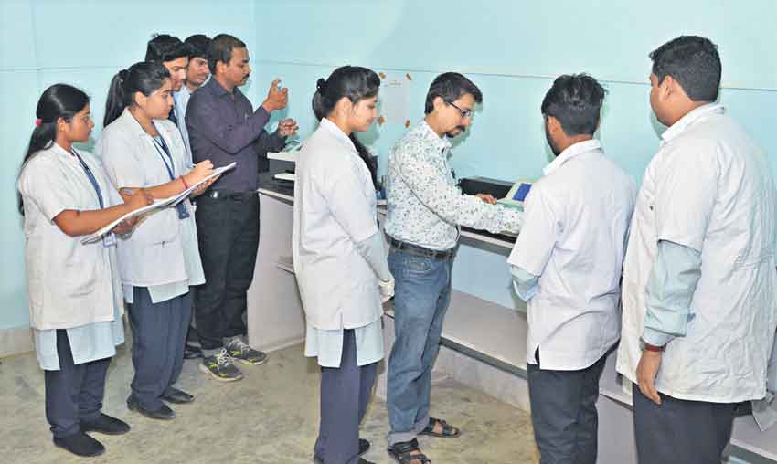 పారామెడికల్‌తో అవకాశాలు అపారం