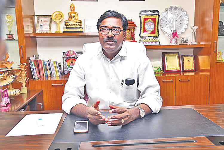 అందరి సహకారంతో సంస్కరణలు: పువ్వాడ