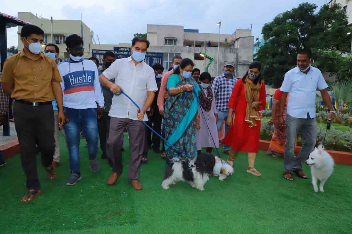 వరంగల్‌లో పెట్‌ పార్క్‌ ప్రారంభం