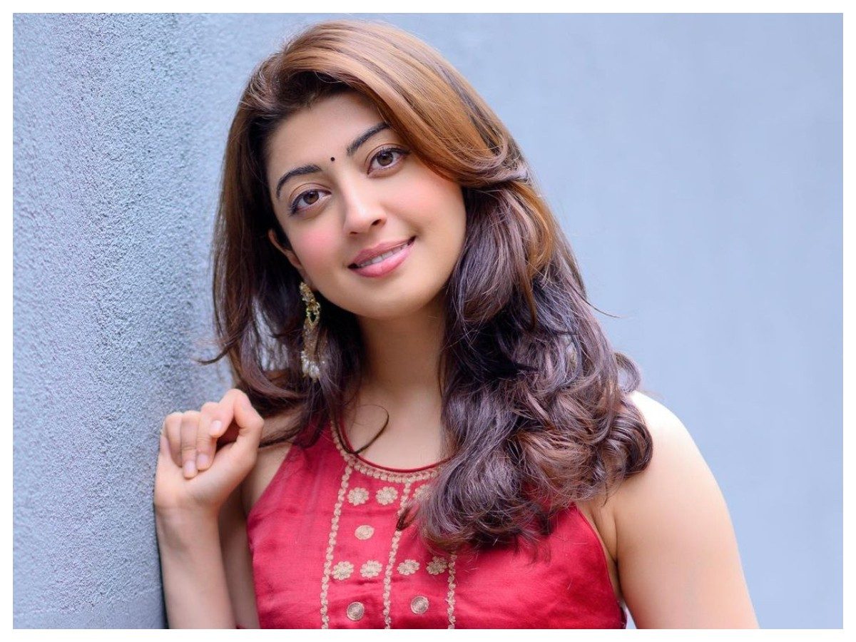 Pranitha Subhash | రెడ్‌ డ్రెస్‌లో మెరిసిపోతున్న ప్రణీత