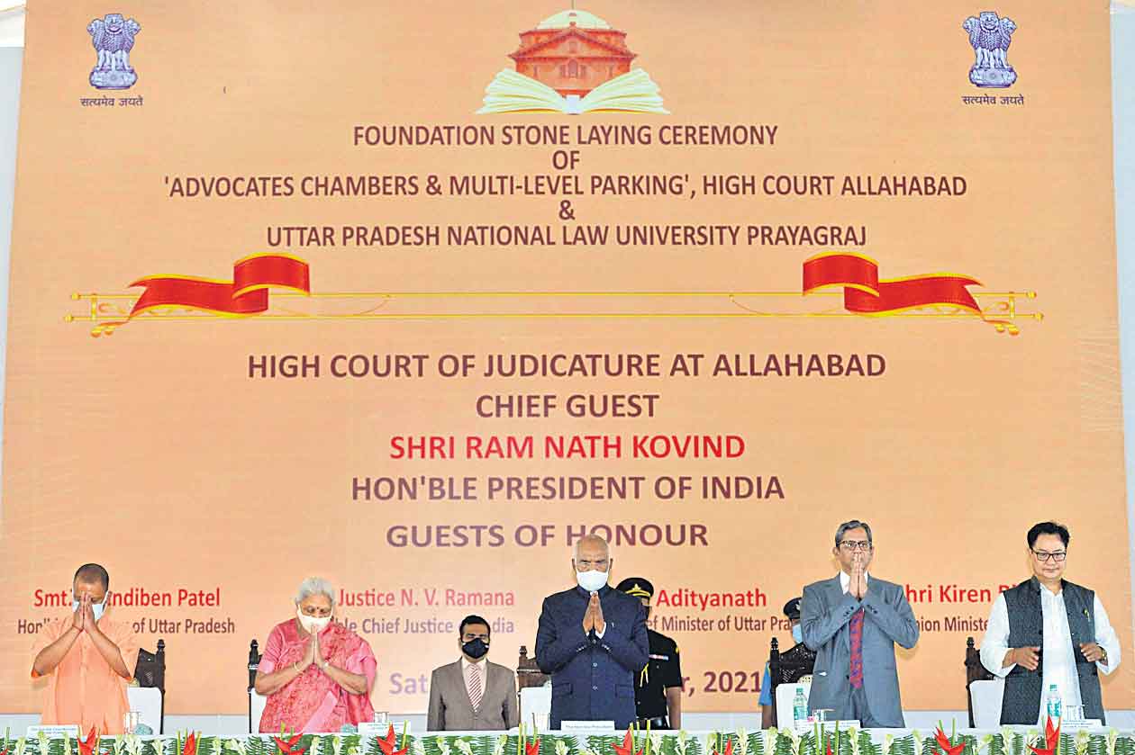 శిథిల భవనాల్లో కోర్టులు