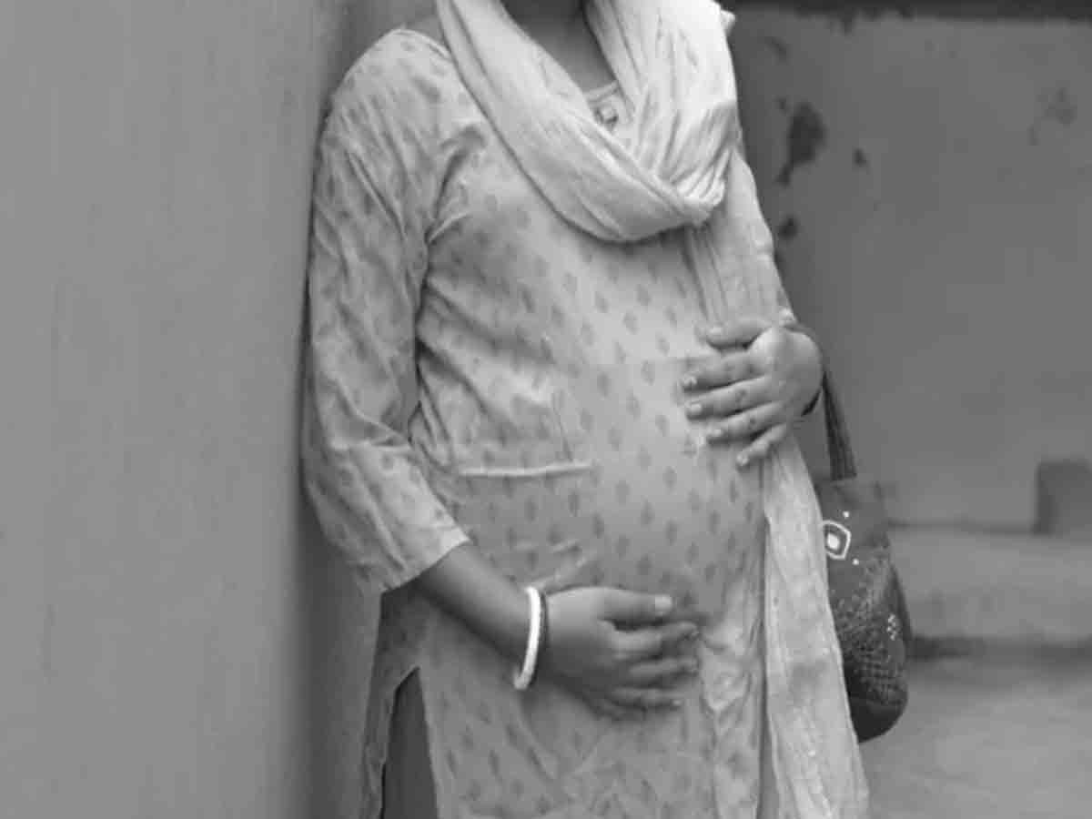 గర్భిణీని కిడ్నాప్‌ చేసి.. సామూహిక అత్యాచారం