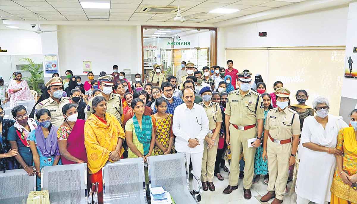 966 మురికివాడల్లో.. భరోసా సేవలు