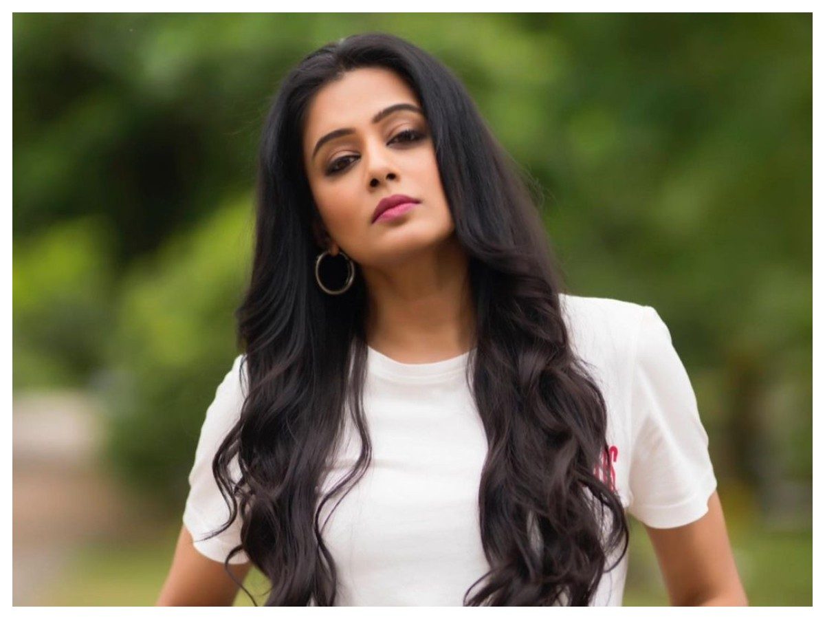 Priyamani | ప్రియమణి బ్యూటీఫుల్ పిక్స్..