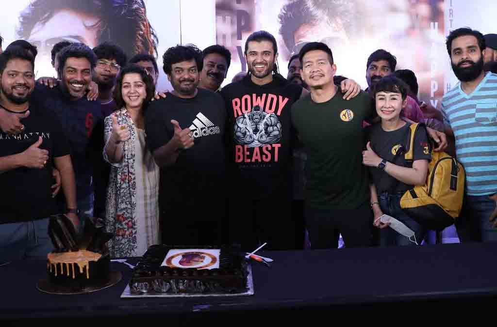 Puri Jagannadh | మైక్ టైస‌న్ కేకుతో పూరీ పుట్టిన‌రోజు వేడుక‌లు..వీడియో