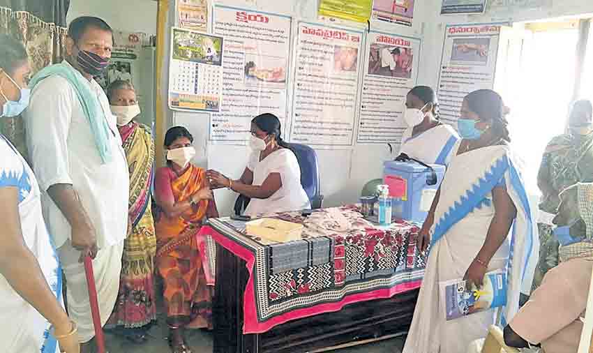 పది రోజులు కొనసాగుతున్న వ్యాక్సినేషన్‌