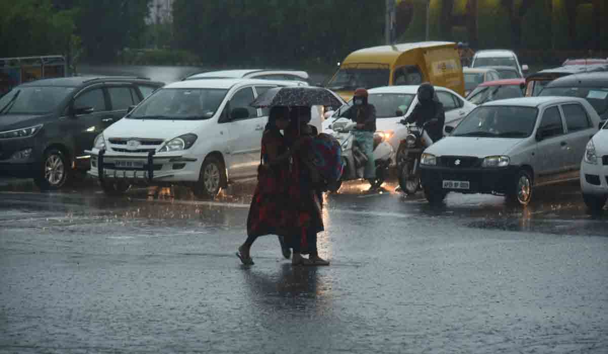 భారీ వ‌ర్షాలు.. విద్యుత్ శాఖ ప్ర‌త్యేక కంట్రోల్ రూమ్ నంబ‌ర్లు ఇవే..