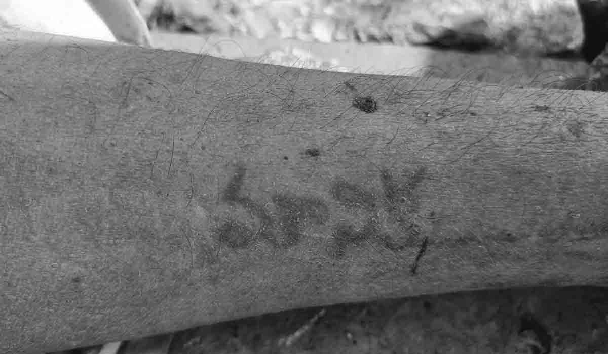 నిందితుడు రాజు చేతుల‌పై ప‌చ్చ‌బొట్టు ఎవ‌రిదో తెలుసా?