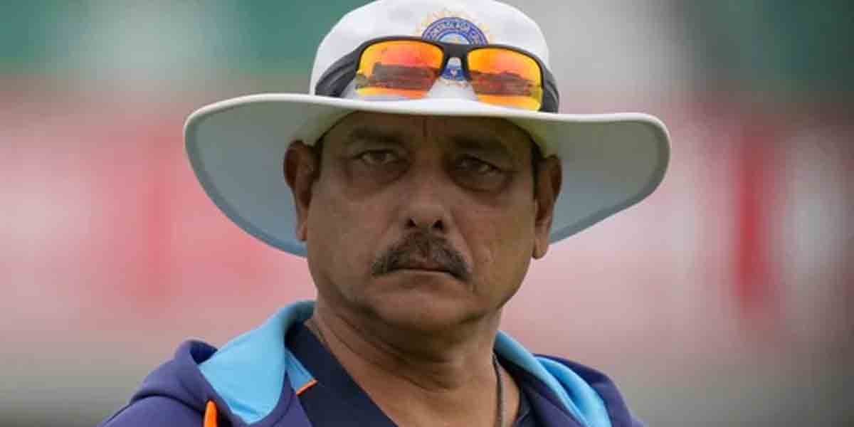 హెడ్ కోచ్ రవిశాస్త్రికి కరోనా.. ఐసోలేషన్లో నలుగురు టీమిండియా సిబ్బంది..!