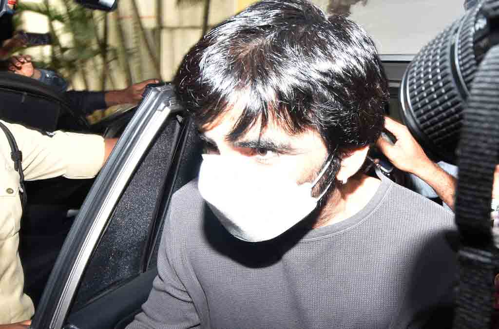 Raviteja | 6 గంటలపాటు రవితేజ విచారణ