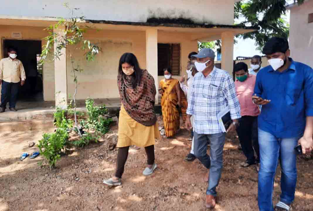 Schools visit | బడులను పరిశీలించిన అదనపు కలెక్టర్‌