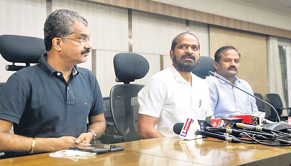 మంత్రి శ్రీనివాస్ గౌడ్‌ను కలిసిన టీజీవో రిటైర్ట్ నేతలు