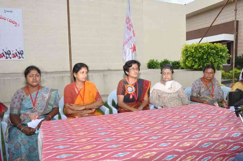 బీజేపీ విధానాలతో దేశ ఐక్యతకు భంగం