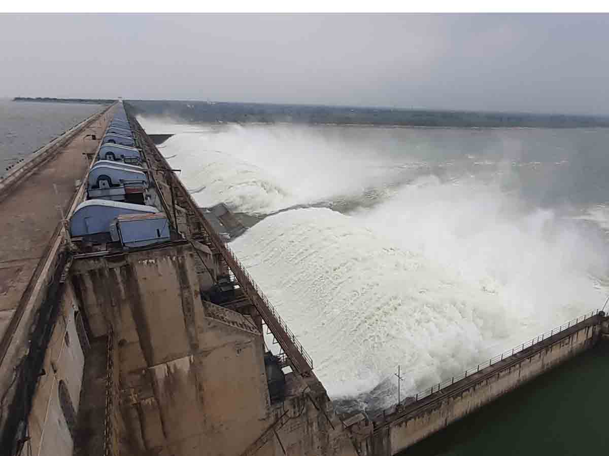 శ్రీరాంసాగర్‌ ప్రాజెక్ట్‌లోకి లక్షా 18వేల క్యూసెక్కుల వరద నీరు