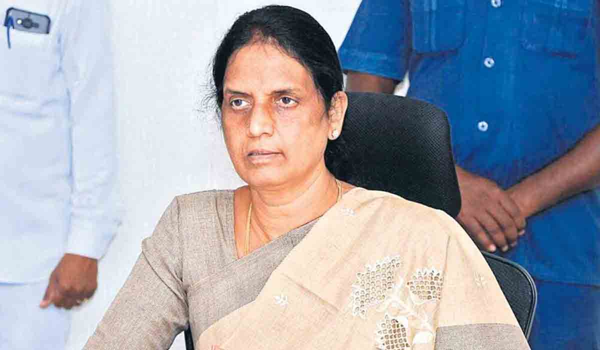 మణికొండ ఘటన చాలా బాధాకరం: మంత్రి సబిత