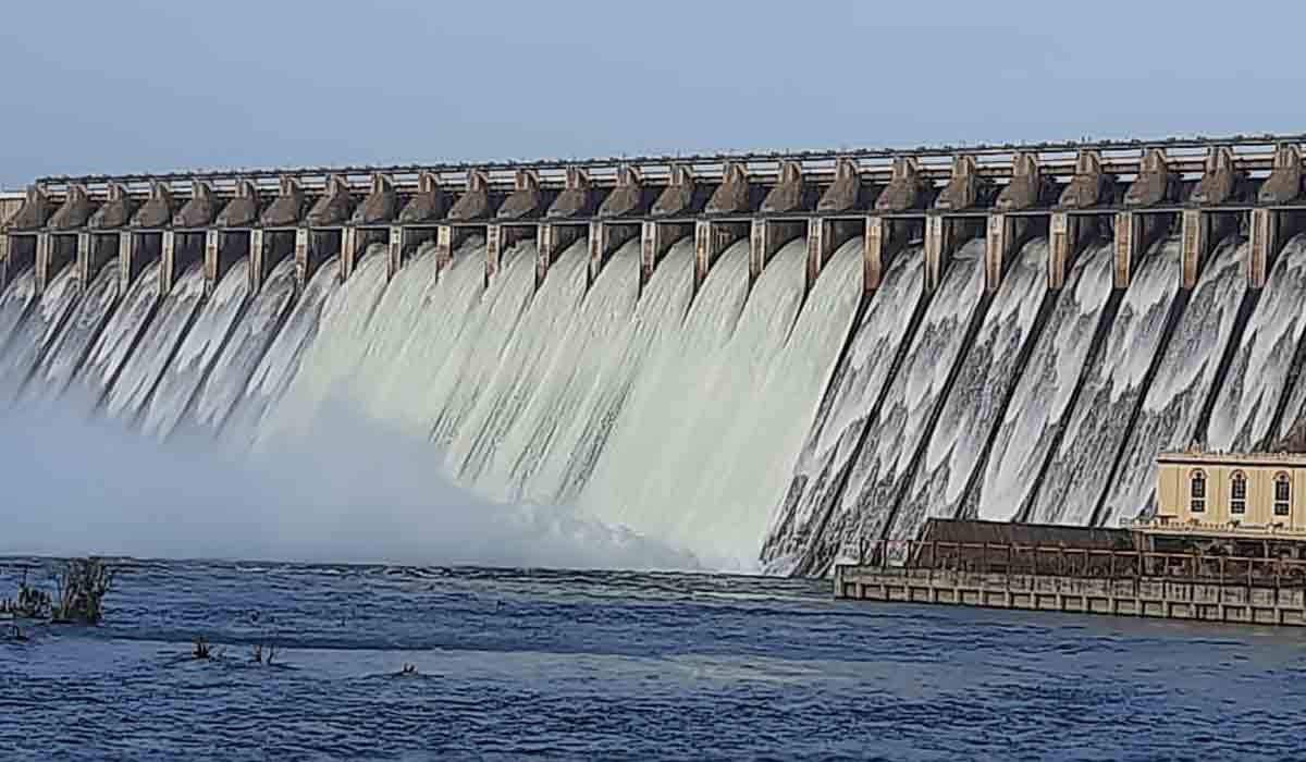 నాగార్జునసాగర్‌కు భారీ వరద.. 10 గేట్లు ఎత్తివేత