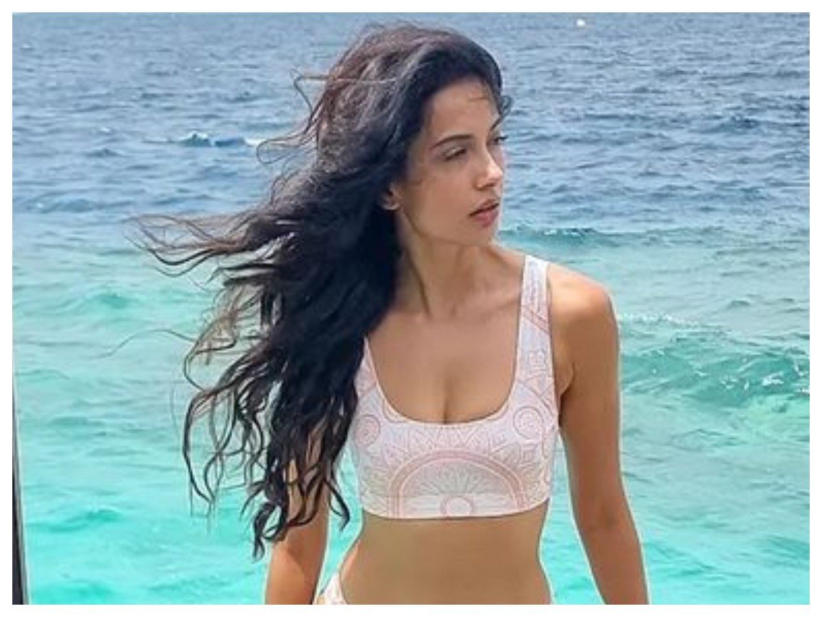 Sarah Jane Dias | బికినీ దుస్తుల్లో సారా జేన్ డయాస్