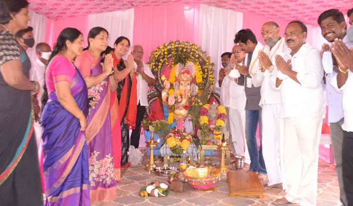 మోకాళ్ల యాత్ర చేస్తే బాగుంట‌ది.. బీజేపీకి మంత్రి స‌త్య‌వ‌తి చుర‌క‌లు