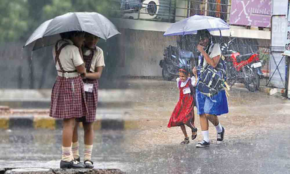 భారీ వర్షాల నేపథ్యంలో రేపు సెలవు ప్రకటించిన ప్రభుత్వం