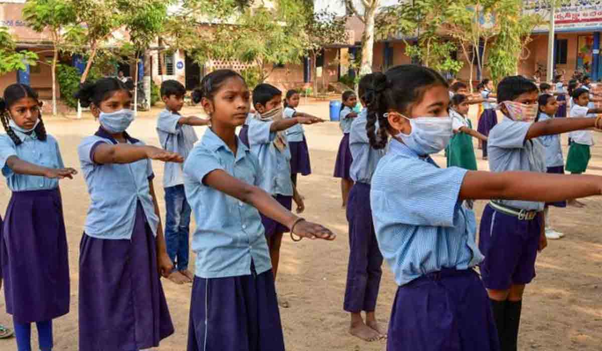 తెలంగాణలో ప్ర‌భుత్వ బడుల్లోకి 1.25 ల‌క్ష‌ల మంది ప్ర‌యివేటు విద్యార్థులు