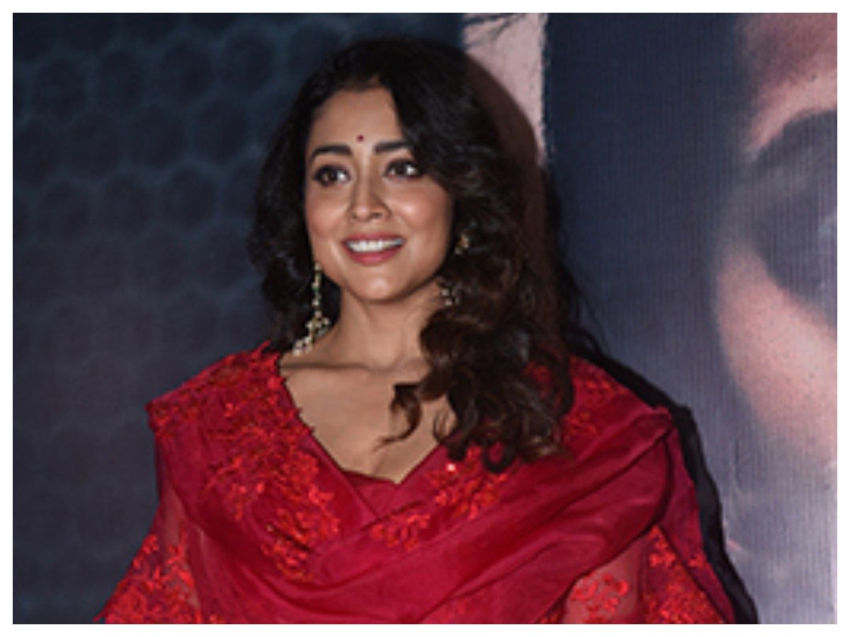 Shriya Saran | శ్రియా సరన్ న్యూ ఫిక్స్‌