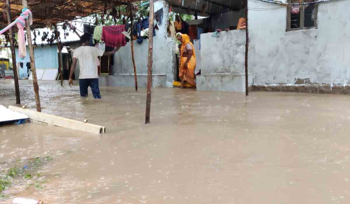 సిరిసిల్ల జ‌ల‌మ‌యం.. ప్ర‌త్యేక కంట్రోల్ రూమ్ ఏర్పాటు