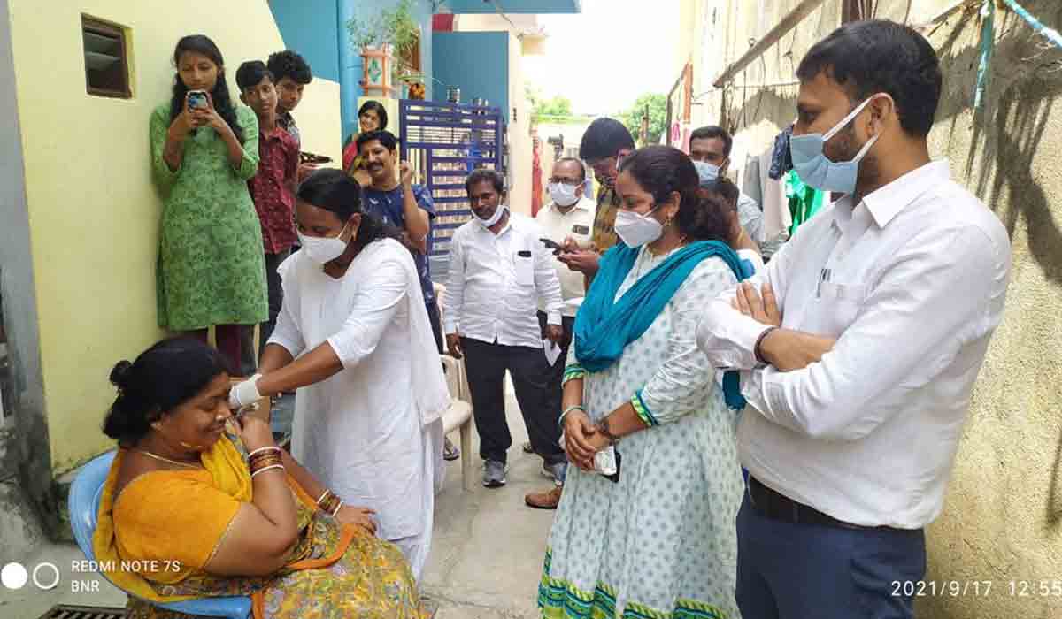 సిరిసిల్ల క‌లెక్ట‌ర్, డీఎంహెచ్‌వో టీమ్‌కు మంత్రి కేటీఆర్ అభినంద‌న‌లు