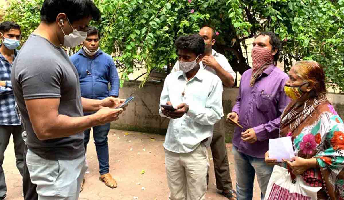 సోనూసూద్‌పై అప్పుడు ప్ర‌శంస‌లు.. ఇప్పుడు ఐటీ దాడులు