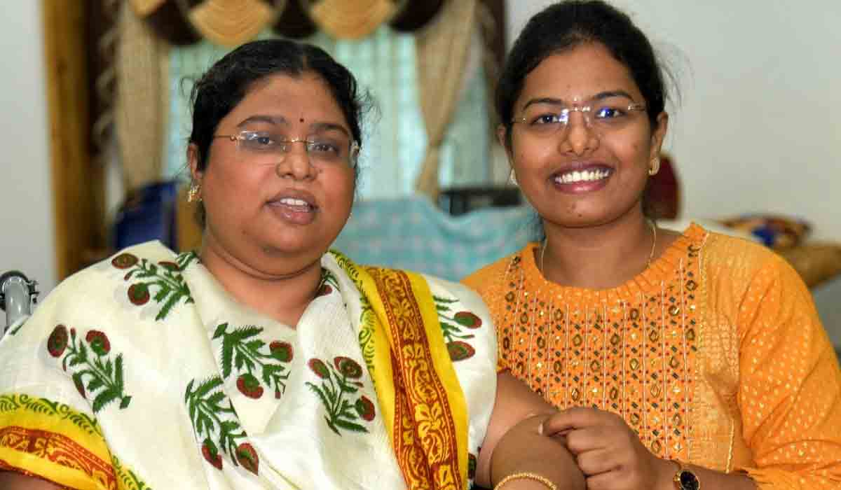 Civils 2020 | తొలి ప్ర‌య‌త్నంలోనే వ‌రంగ‌ల్ అమ్మాయి శ్రీజ‌కు 20వ ర్యాంక్