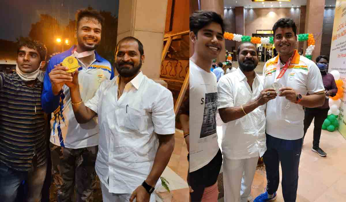 పారా ఒలింపిక్స్‌ విజేతలకు మంత్రి శ్రీనివాస్‌గౌడ్‌ అభినందన