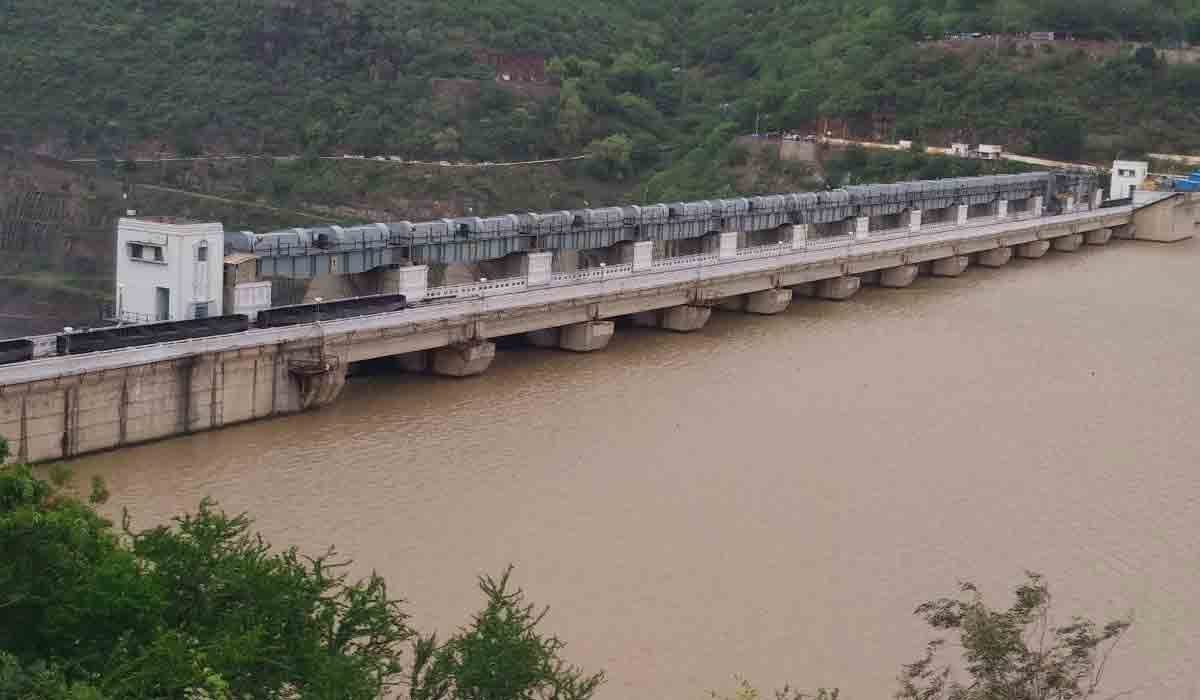 Srisailam Dam | శ్రీశైలం జలాశయానికి పెరుగుతున్న వరద
