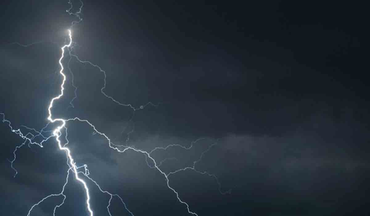 ఎడ్ల‌బండిపై పిడుగు.. ఎద్దు స‌హా ముగ్గురు మృతి