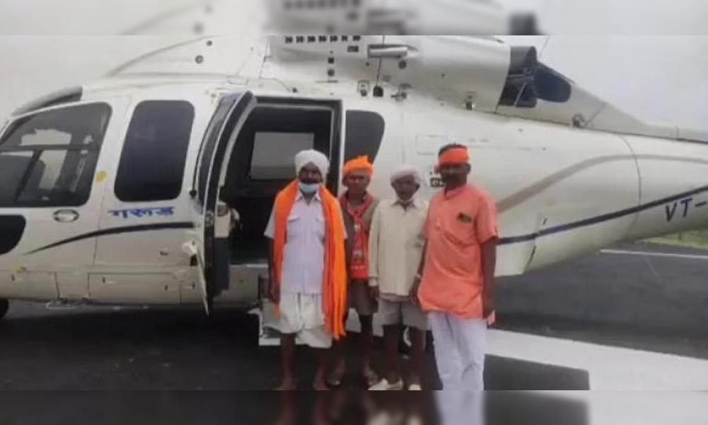 సీఎం హెలీకాప్టర్‌లో చెక్కర్లు కొట్టిన గిరిజనులు.. ఎక్కడంటే?
