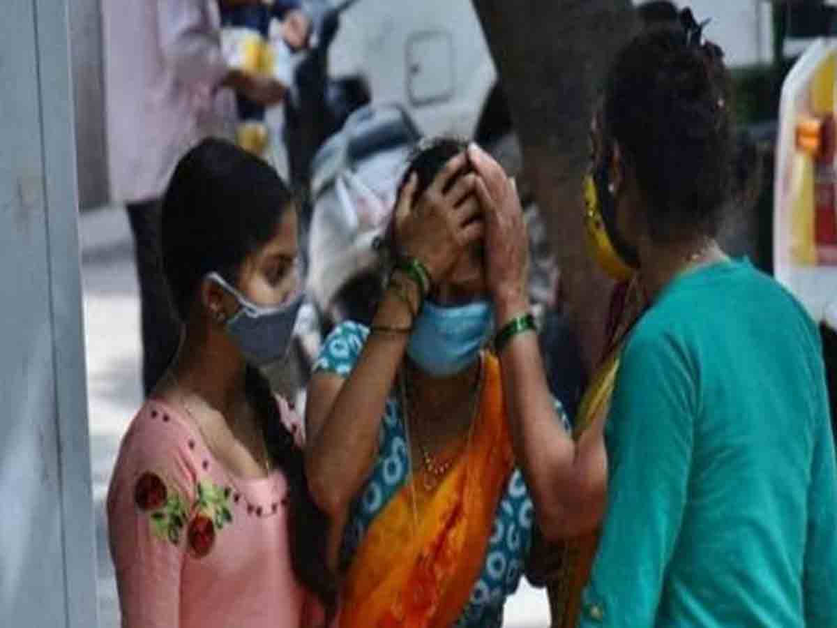 యూపీ ఎన్నికల విధుల్లో పాల్గొన్న 2,097 మంది ప్రభుత్వ సిబ్బంది కరోనాతో మృతి