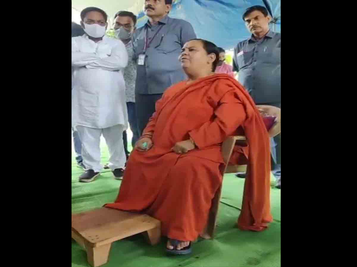 ‘రైలులో బాంబుంది’.. ఉమా భారతి అలెర్ట్‌, రెండు గంటలు నిలిపివేత