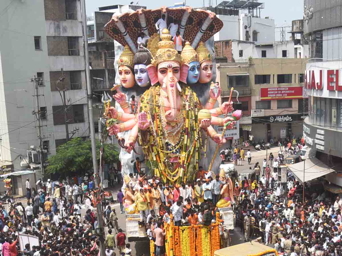 Khairatabad Ganesh: ఖైరతాబాద్‌ పంచముఖ రుద్ర గణపతి శోభాయాత్ర