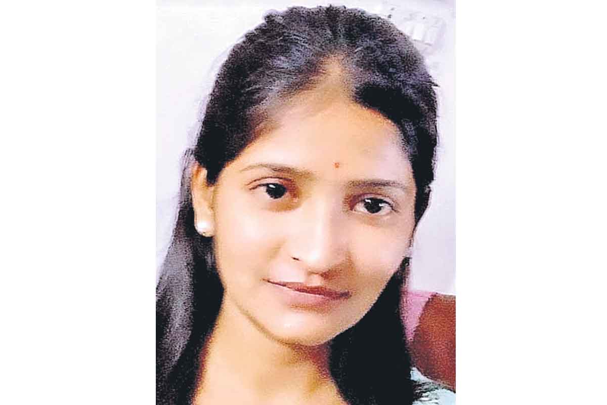 ప్రియుడి మోసం.. జూనియర్‌ ఆర్టిస్టు ఆత్మహత్య