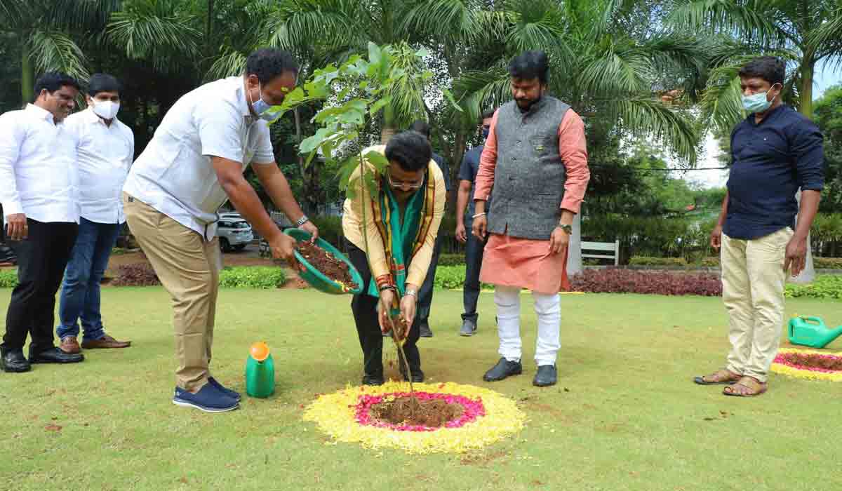 గ్రీన్ ఇండియా చాలెంజ్‌లో పాల్గొన్న శ్రీలంక డిప్యూటీ హై క‌మిష‌న‌ర్